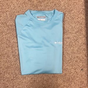 Light blue columbia pfg shirt
